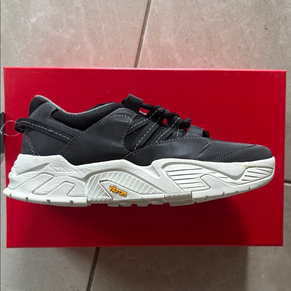 Clearweather Brand Black and White Sneakers Otosan. NIB Size 10